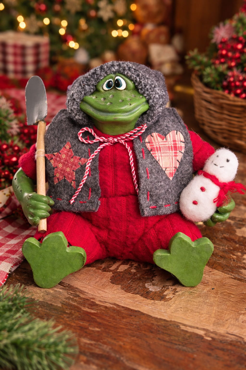 Russ Berrie Vintage Scoop Christmas Frog Figurine “The Christmas Country Folks” Nana Holiday Decor Plush Snowman w/ Tags