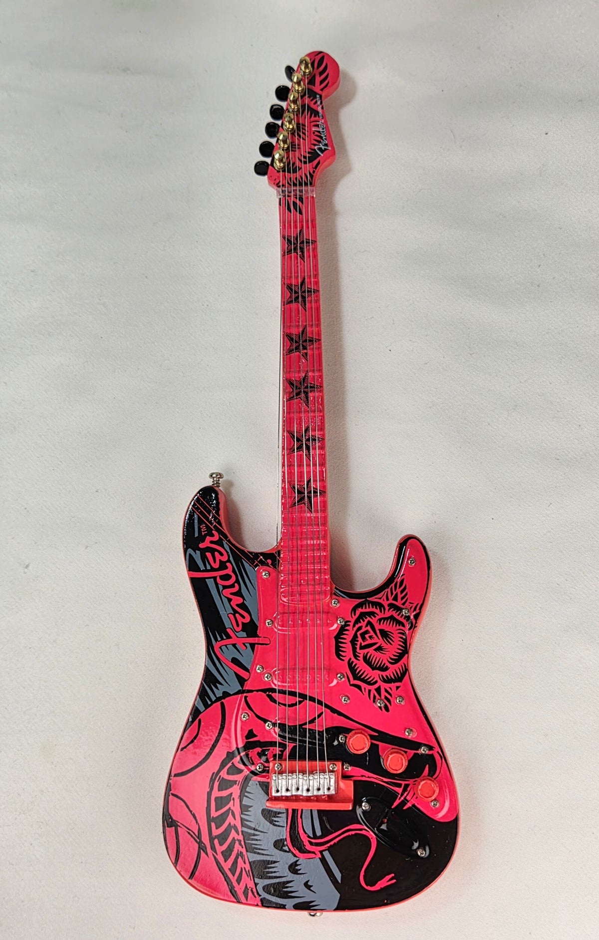 2010 Fender GuitarMania Serpent Rose Miniature Stratocaster Westland United Way Case