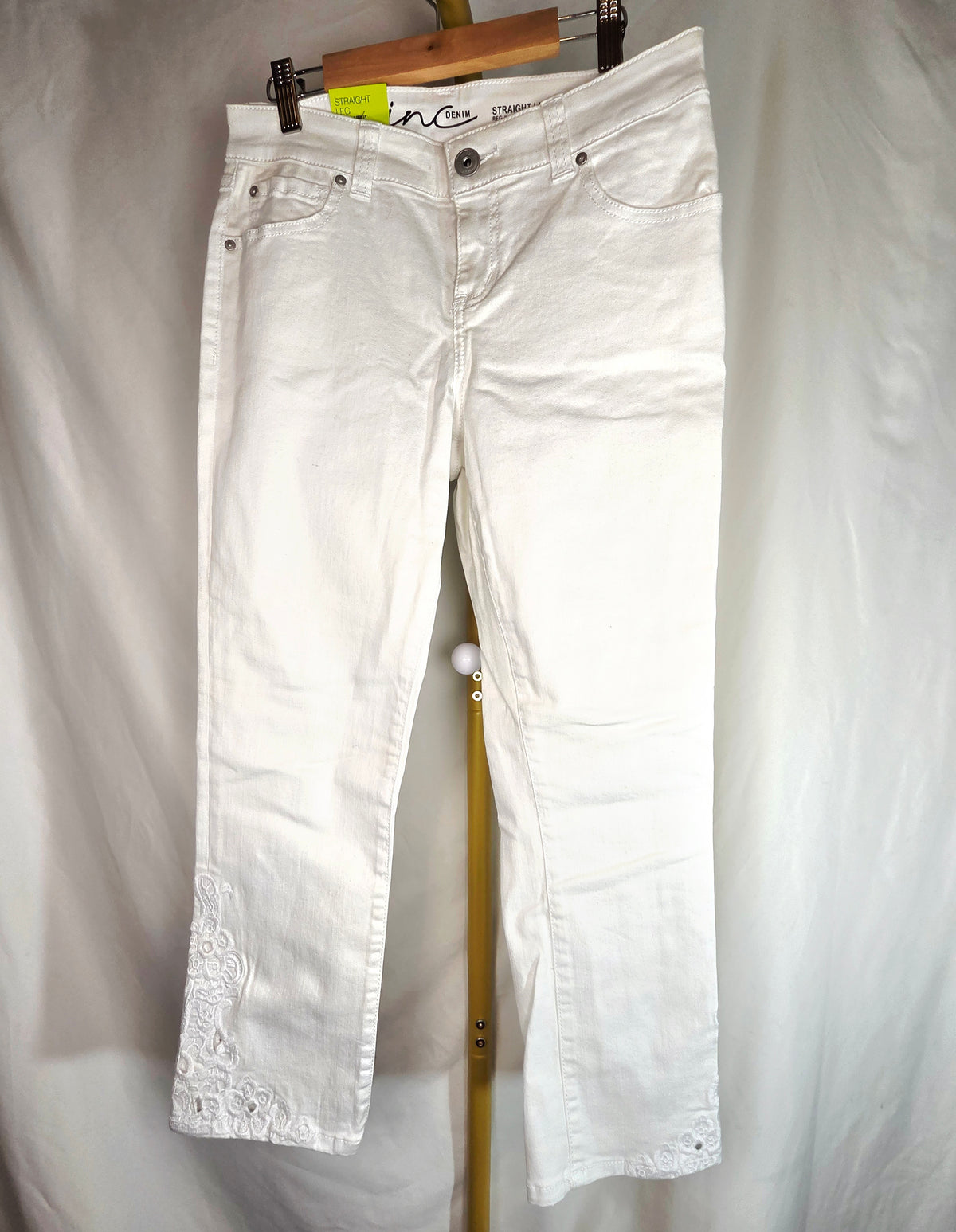 INC International Concepts White Floral Embroidered Straight Leg Crop Jeans Size 6 NWT