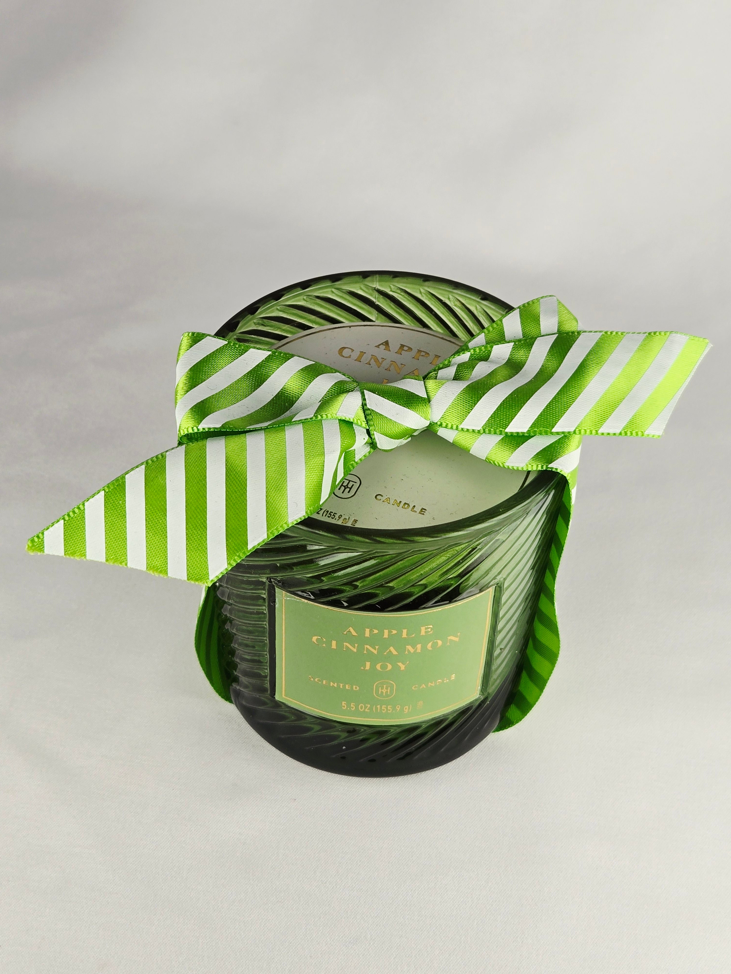 Apple Cinnamon Joy Candle – Cozy Orchard Spice in Swirled Green Glass