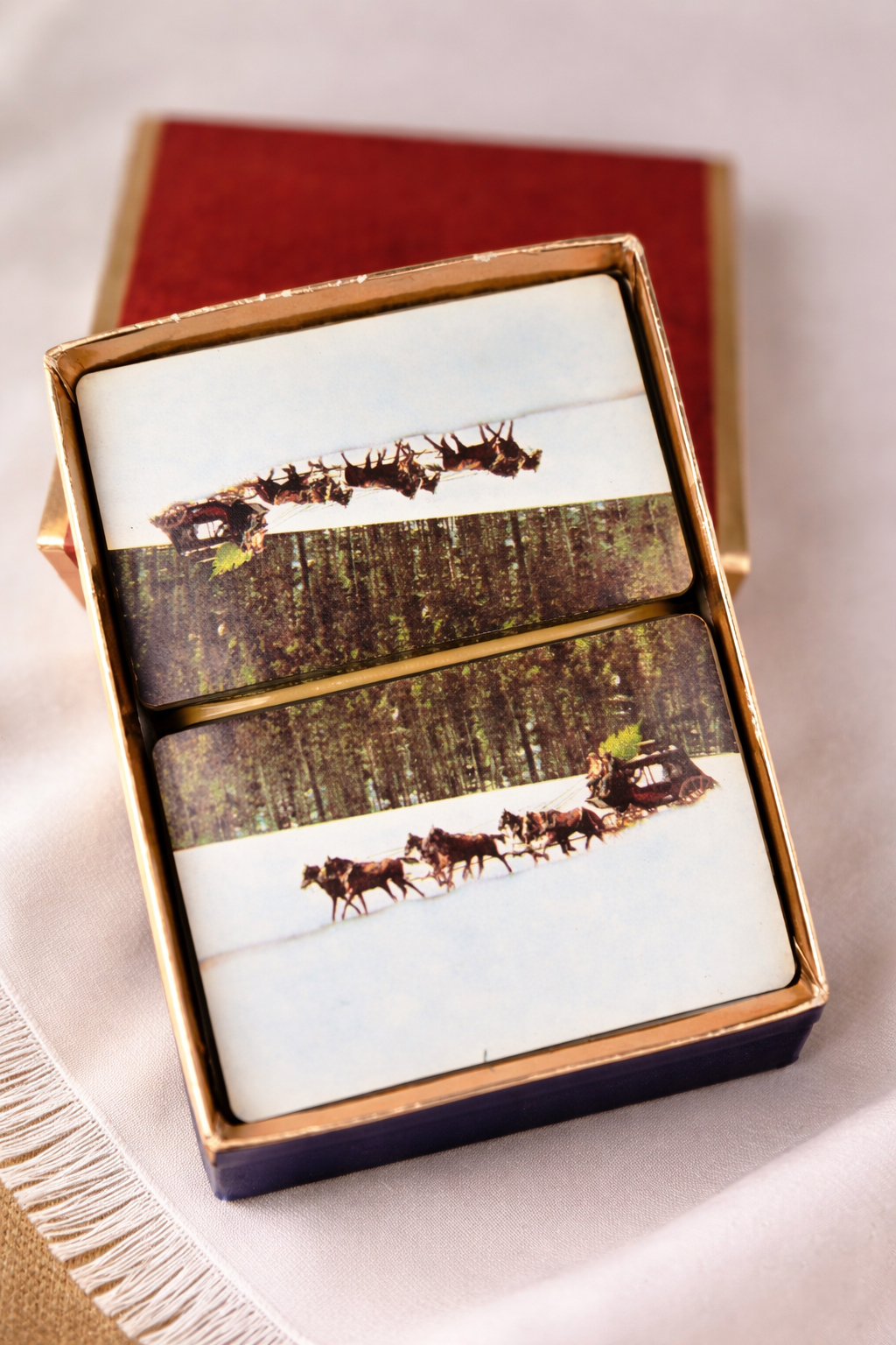 Vintage Gold-Tone Hinged Case Red Velvet Exterior Scenic Horse Carriage Interior