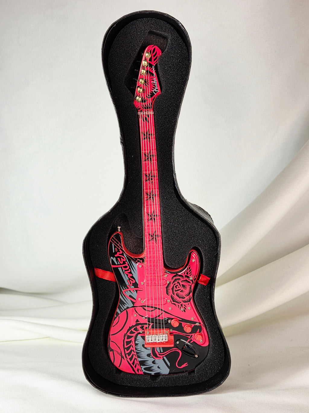 2010 Fender GuitarMania Serpent Rose Miniature Stratocaster Westland United Way Case