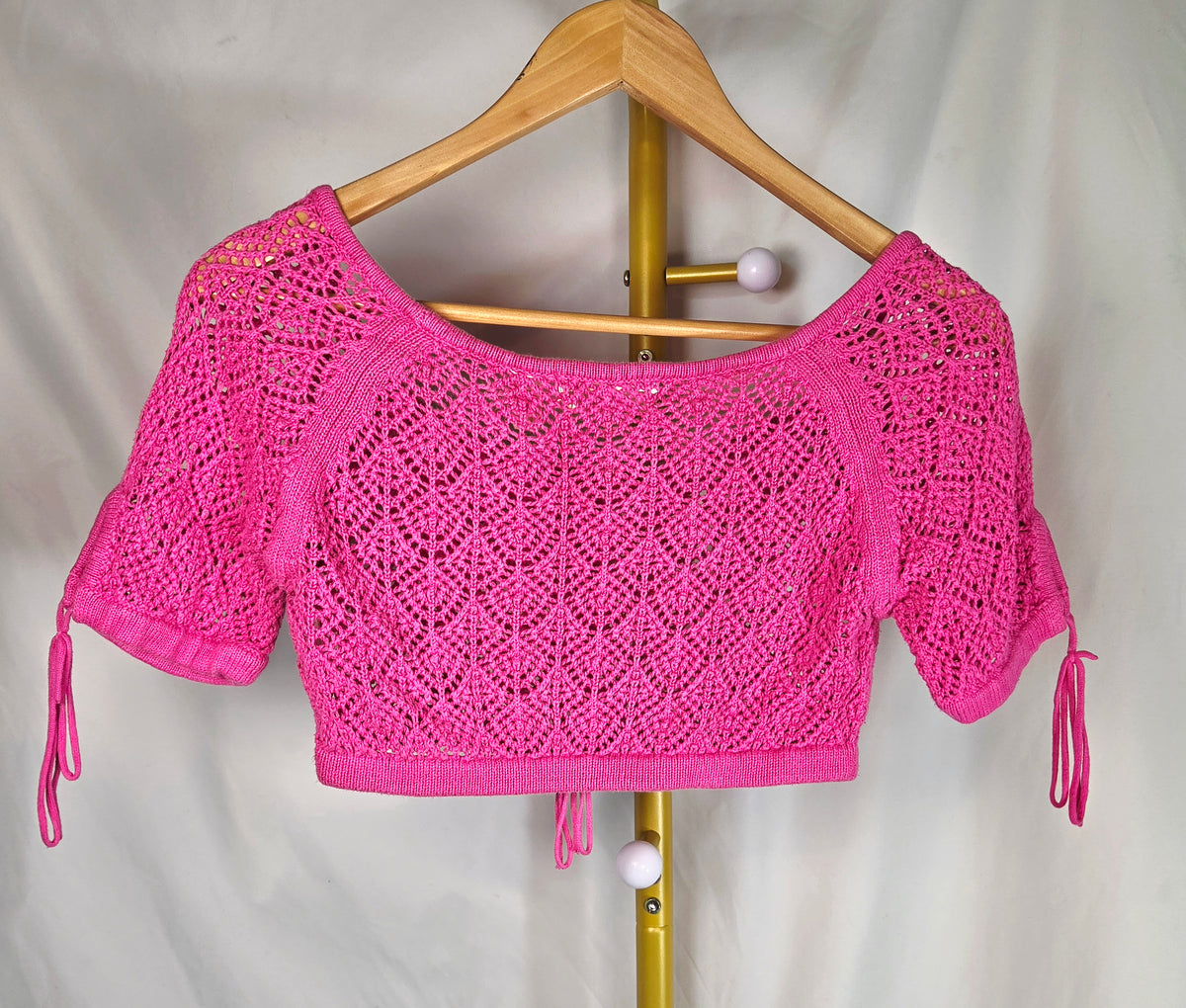 Vintage Y2K GUESS Hot Pink Crochet Cropped Top — Size Small