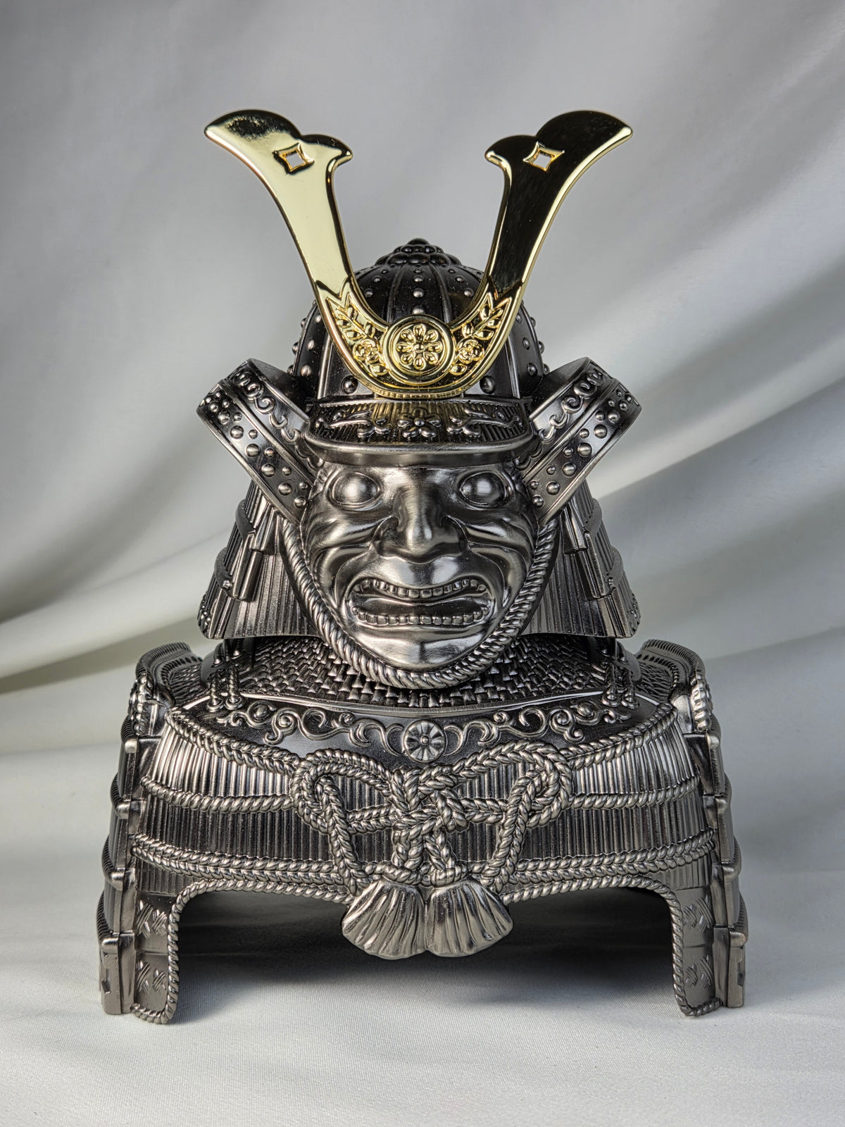 Nikka G&G Samurai Armor Whisky Bottle Cover / Kabuto Display