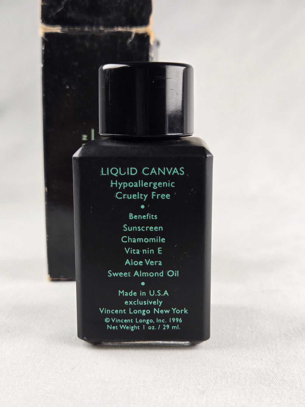 Vincent Longo Vintage Dew Finish Liquid Canvas Foundation 04 Warm Beige w/ Damaged Box