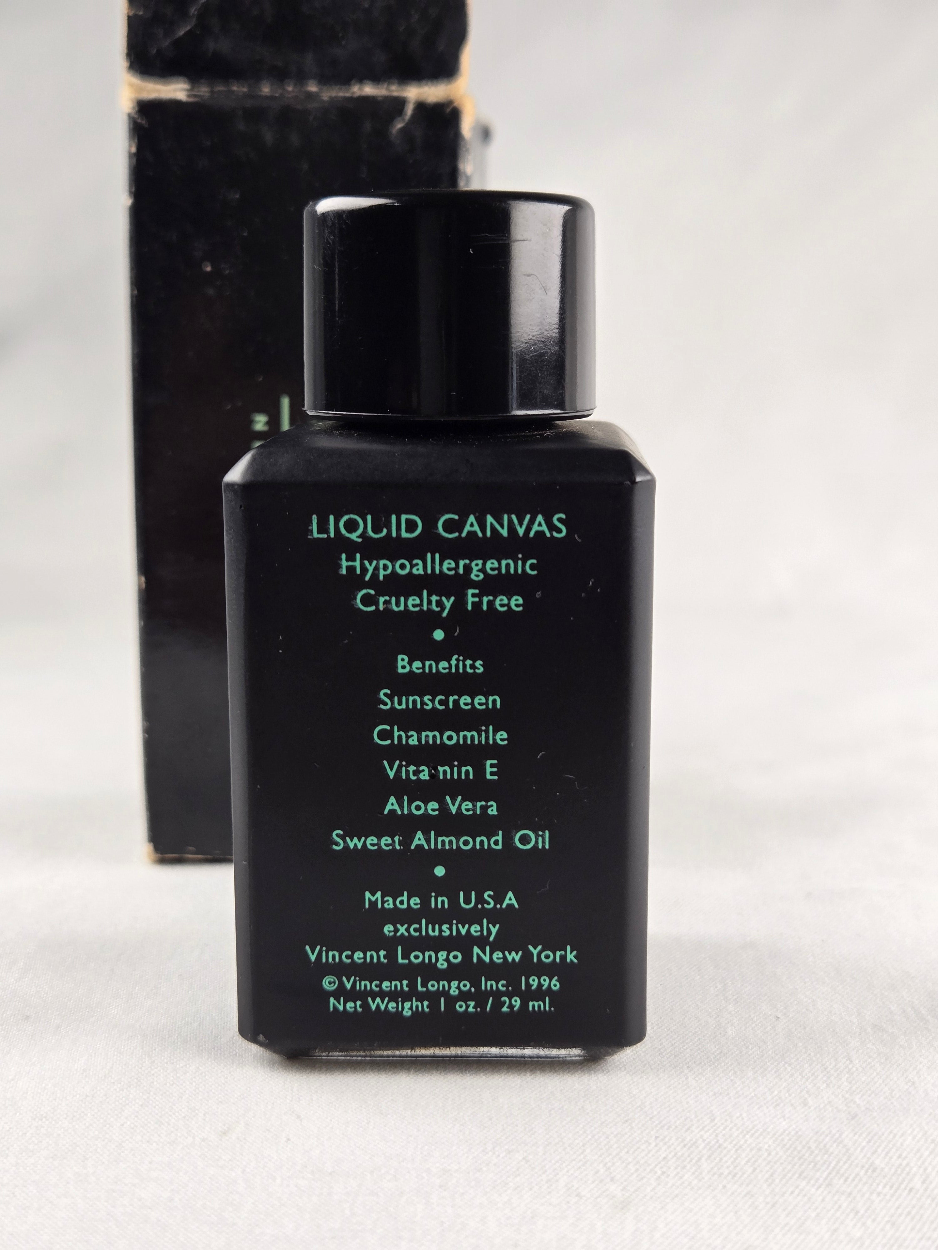 Vincent Longo Vintage Dew Finish Liquid Canvas Foundation 04 Warm Beige w/ Damaged Box