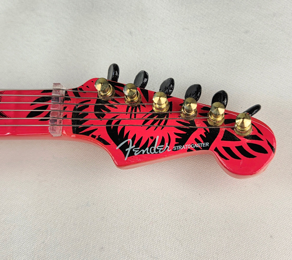 2010 Fender GuitarMania Serpent Rose Miniature Stratocaster Westland United Way Case