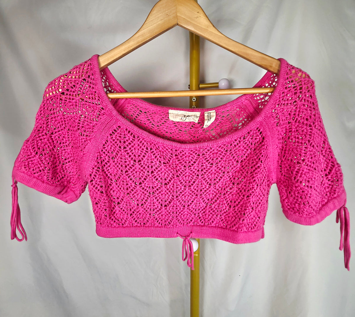 Vintage Y2K GUESS Hot Pink Crochet Cropped Top — Size Small
