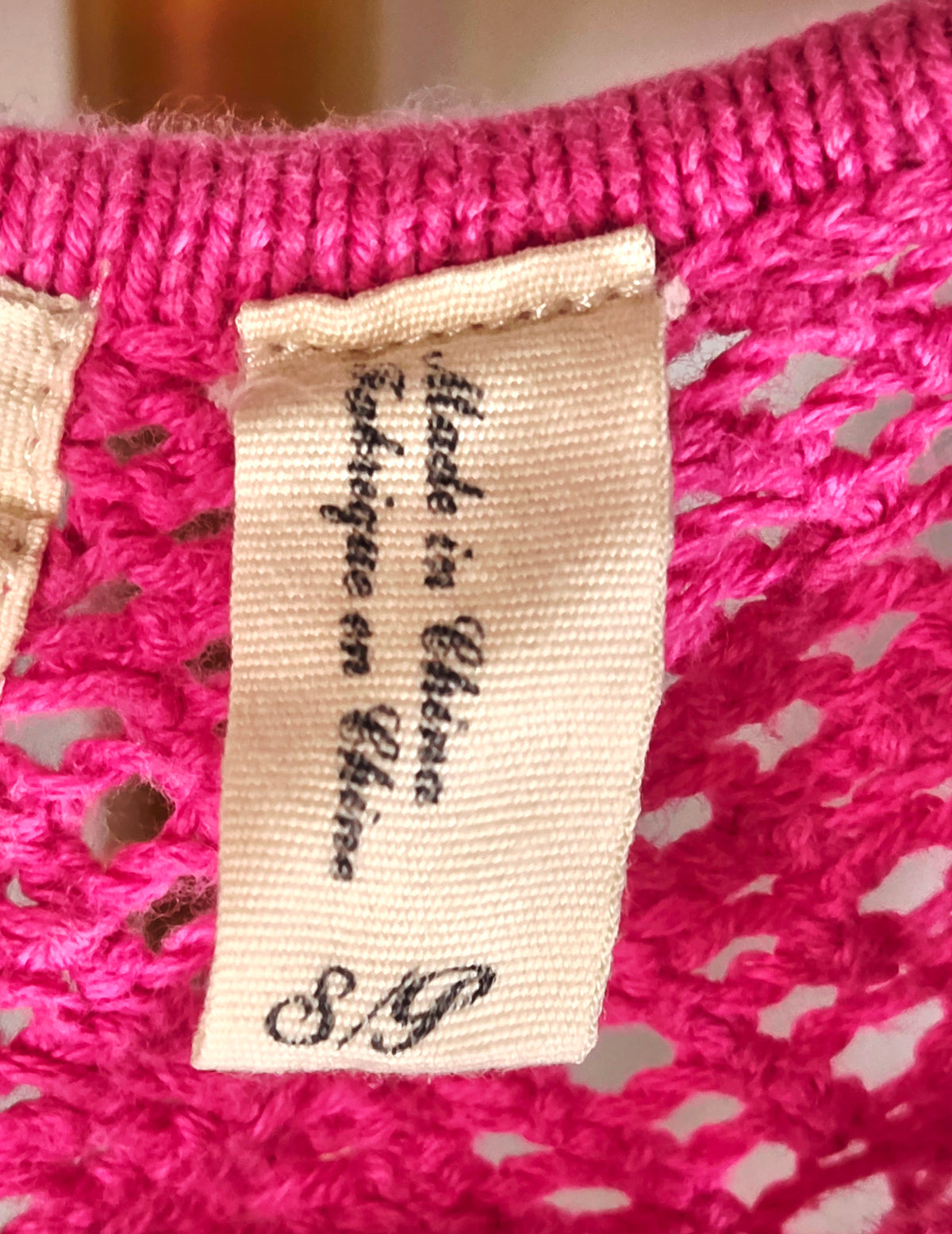 Vintage Y2K GUESS Hot Pink Crochet Cropped Top — Size Small