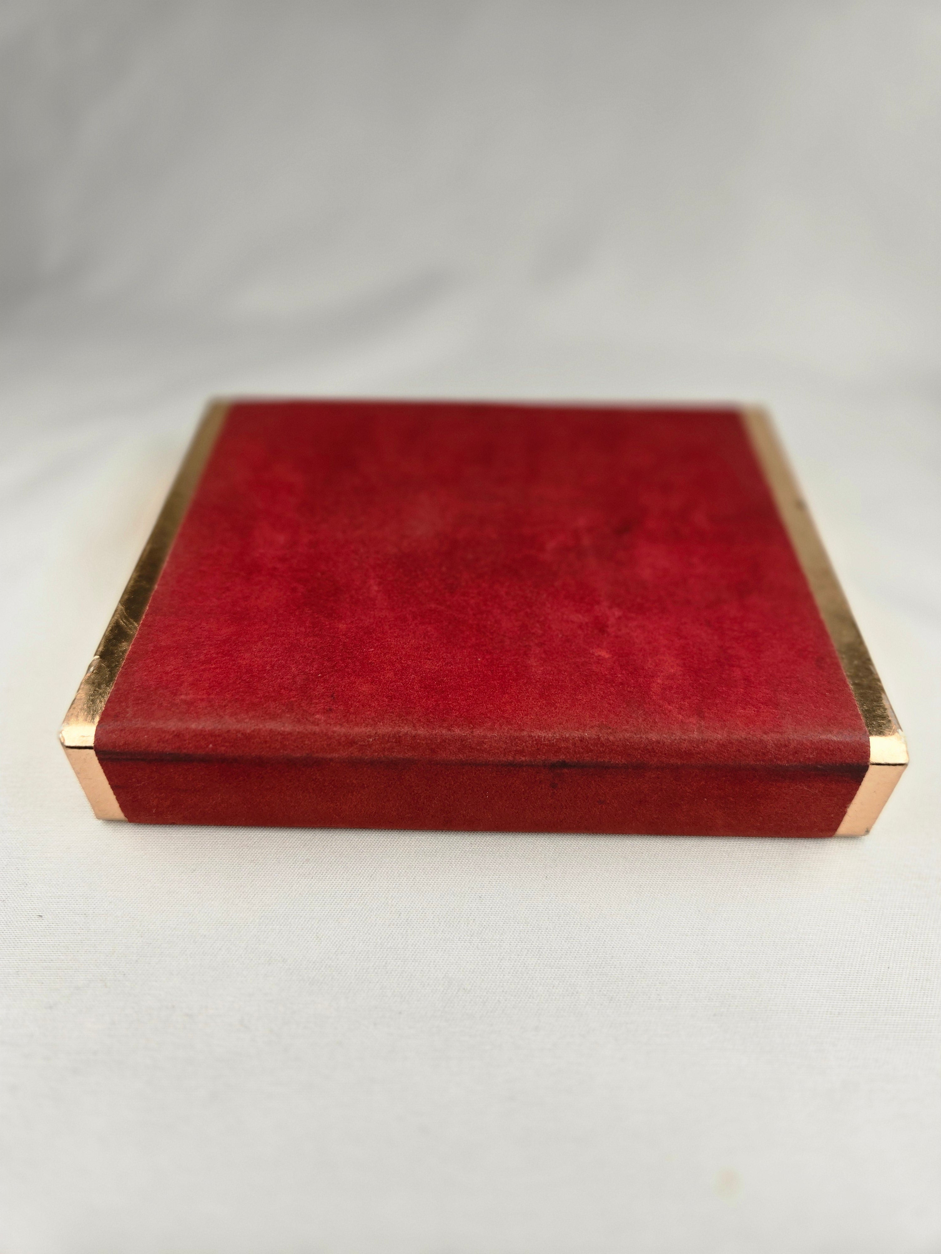 Vintage Gold-Tone Case Red Velvet Exterior Scenic Horse Carriage Interior