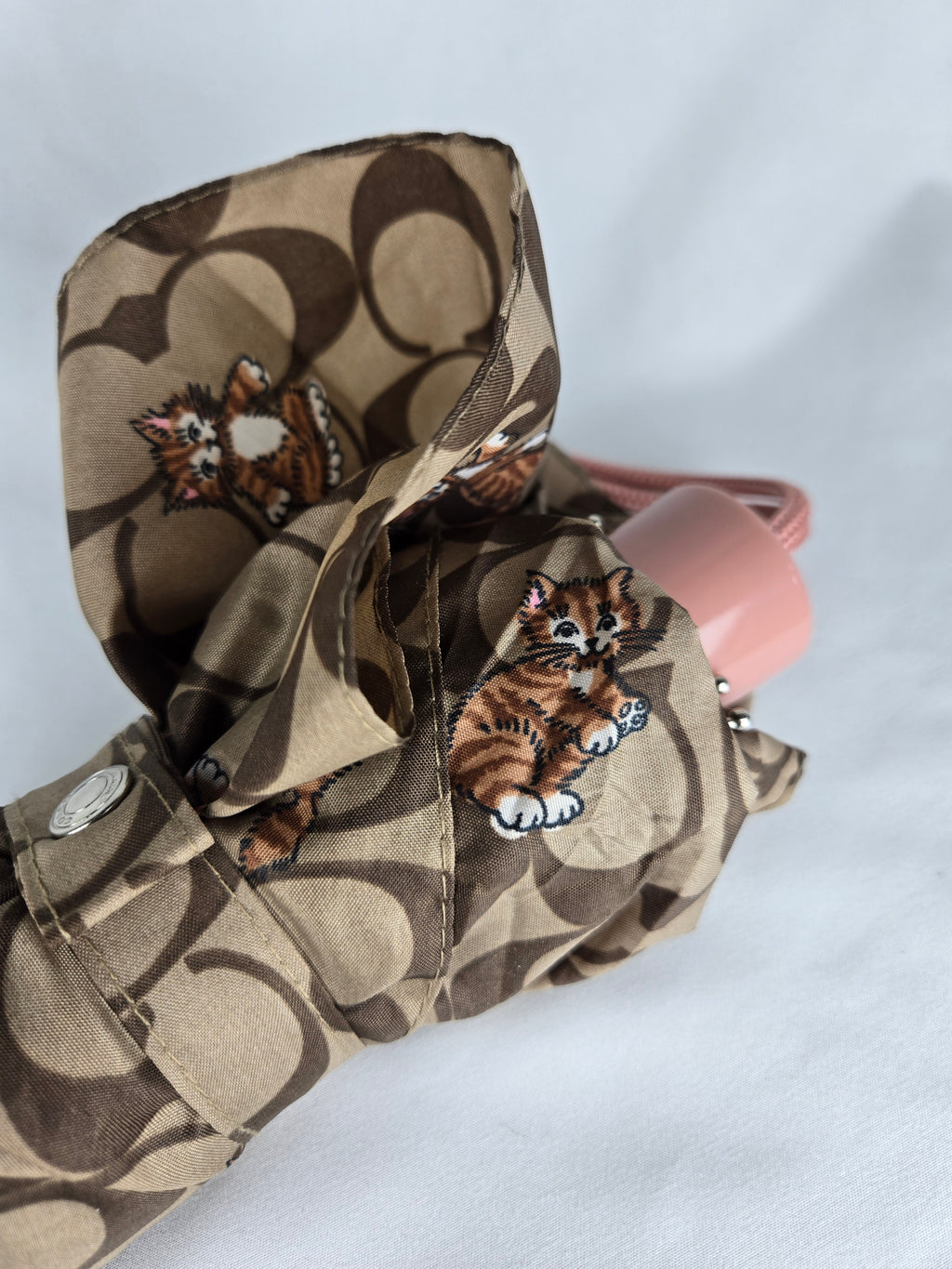 Coach Signature Orange Cat Print Compact Folding Umbrella – Brown Monogram Travel Umbrella with Wrist Strap