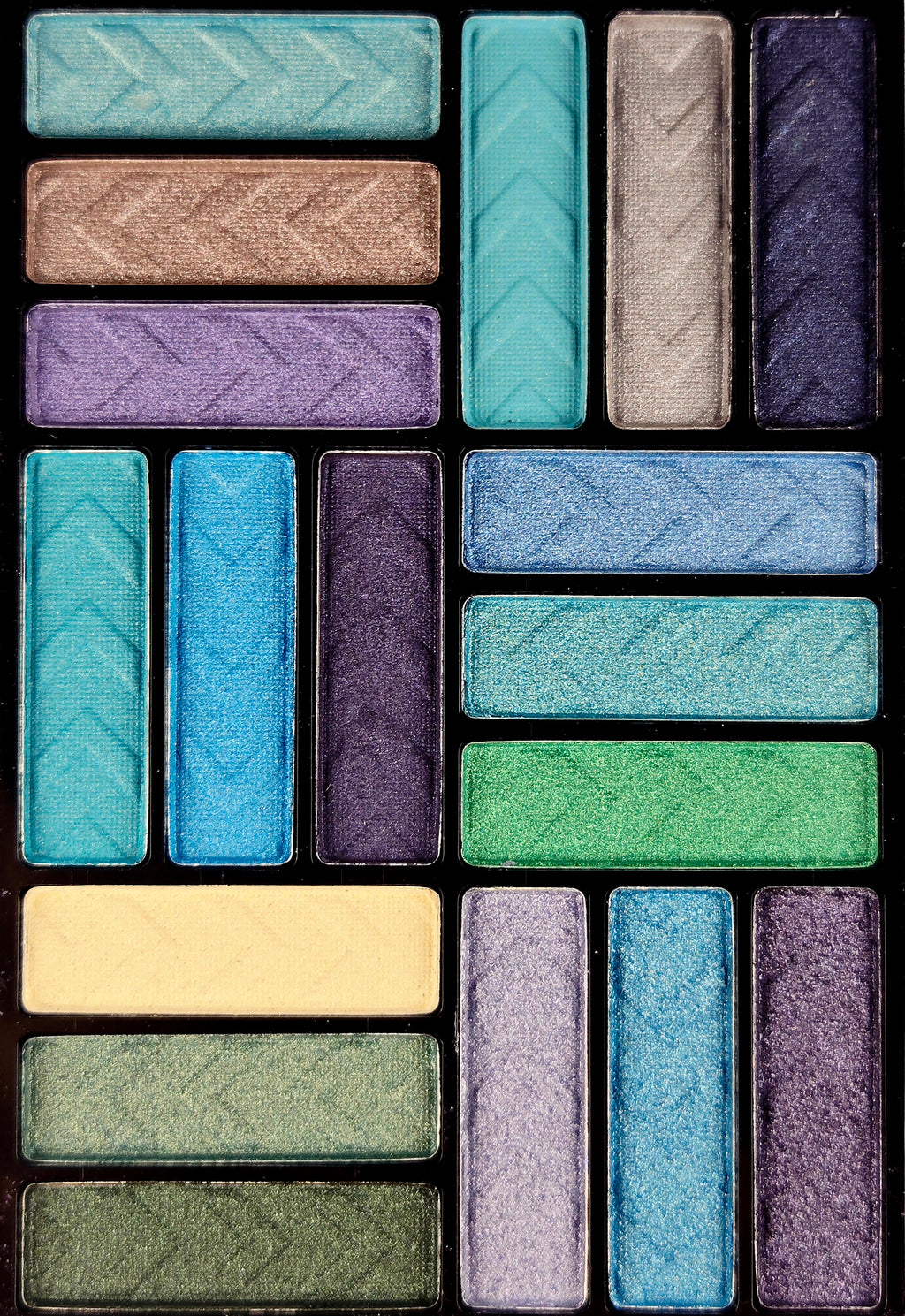 L.A. Colors Glam Palette “Shady Lady” 18 Color Eyeshadow – Teal Blue Smoky Collection