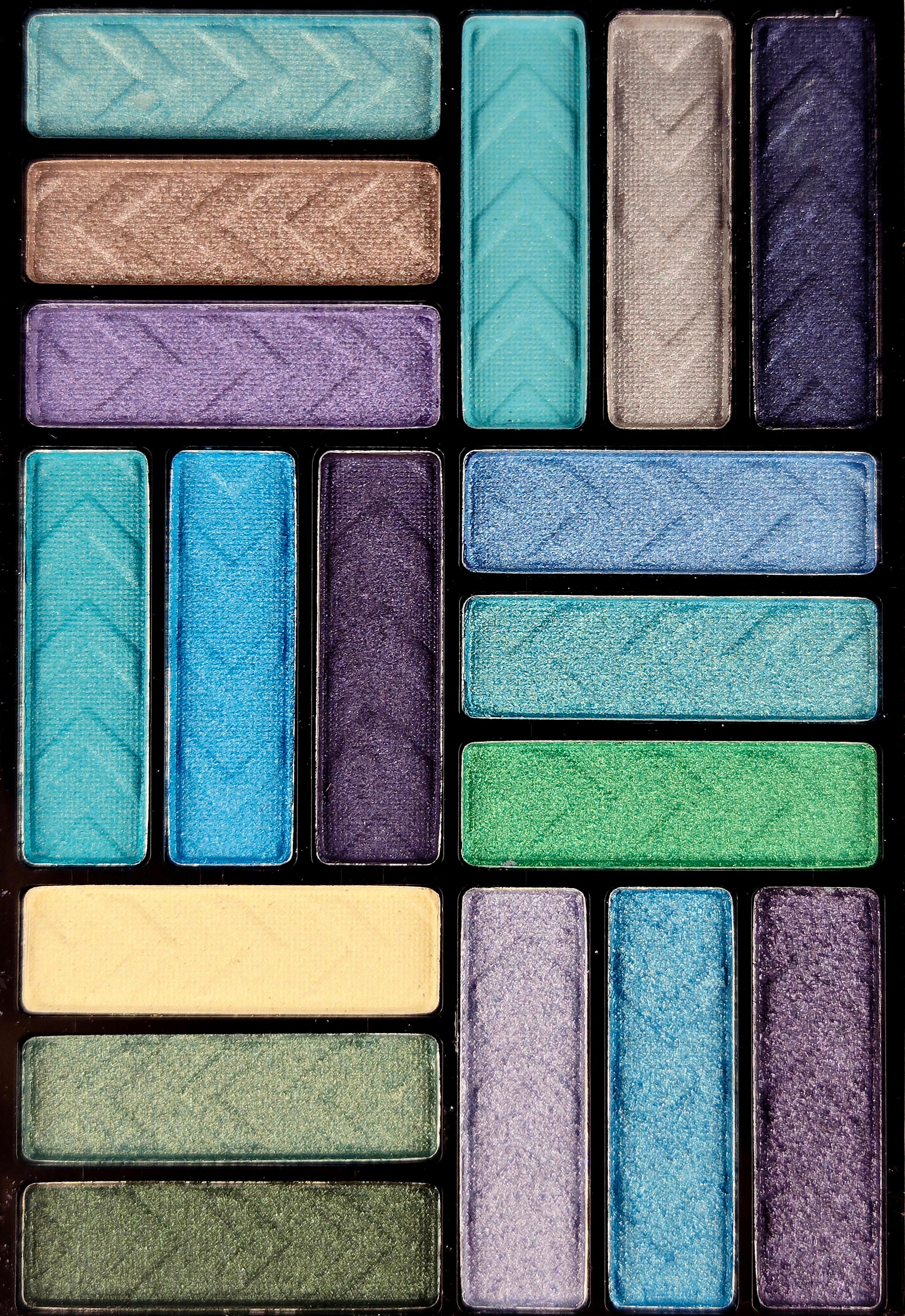 L.A. Colors Glam Palette “Shady Lady” 18 Color Eyeshadow – Teal Blue Smoky Collection