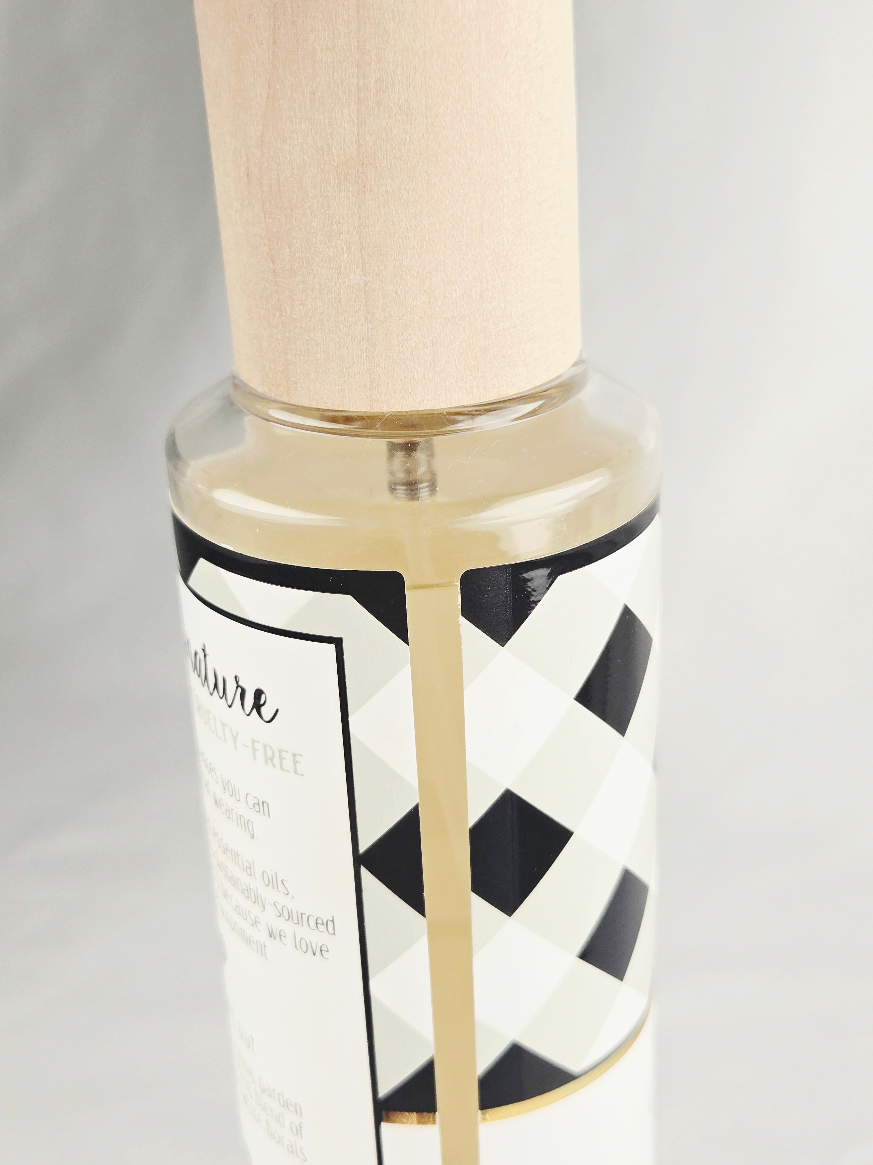 Love & Nature “Checked Out” Body Mist 8 oz | Fresh Floral Musk Essential Oil Mist