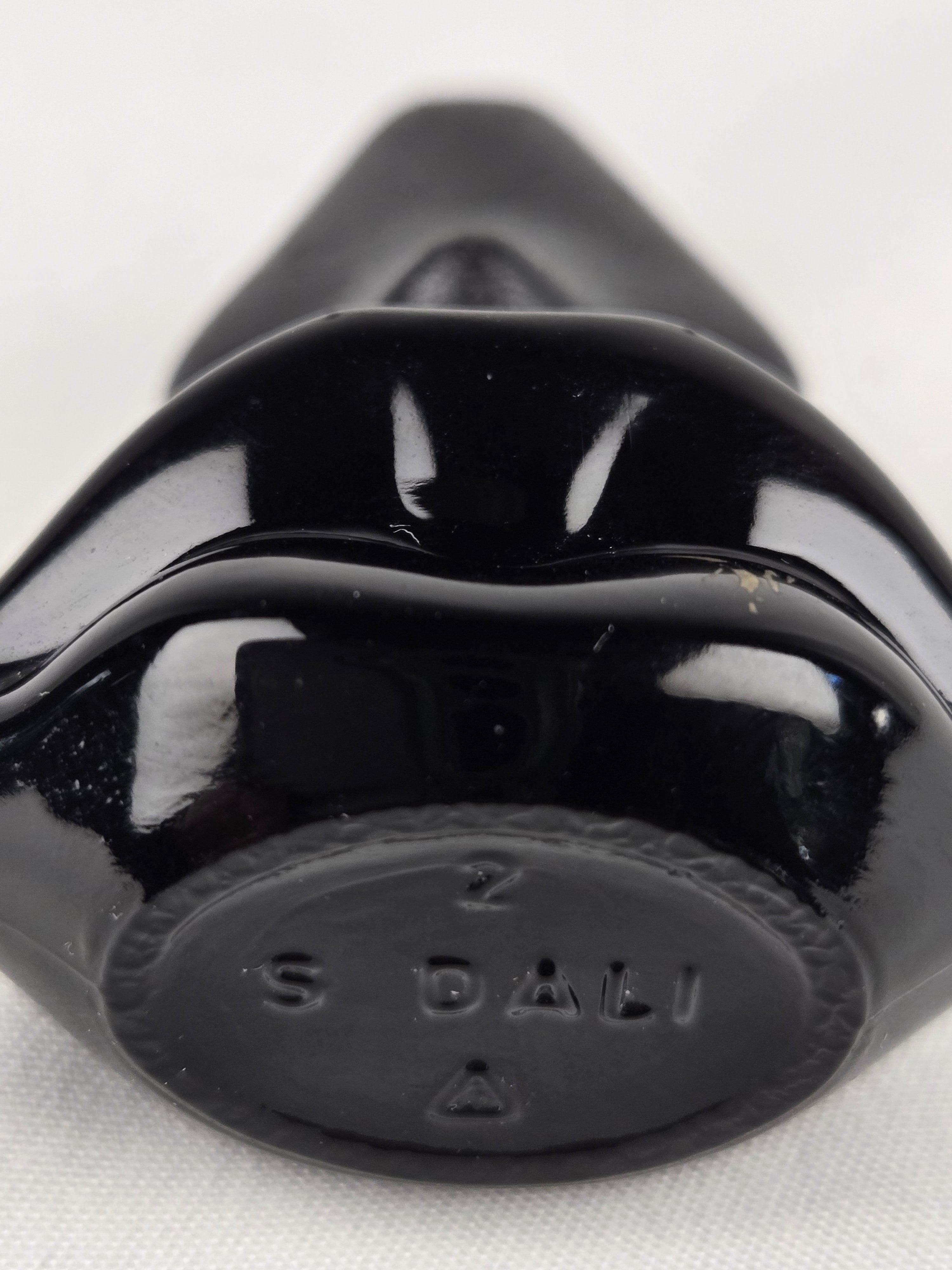 Salvador Dalí Lips Mini Perfume Bottle Dark Glass 5ml Surrealist Vintage Fragrance Collectible