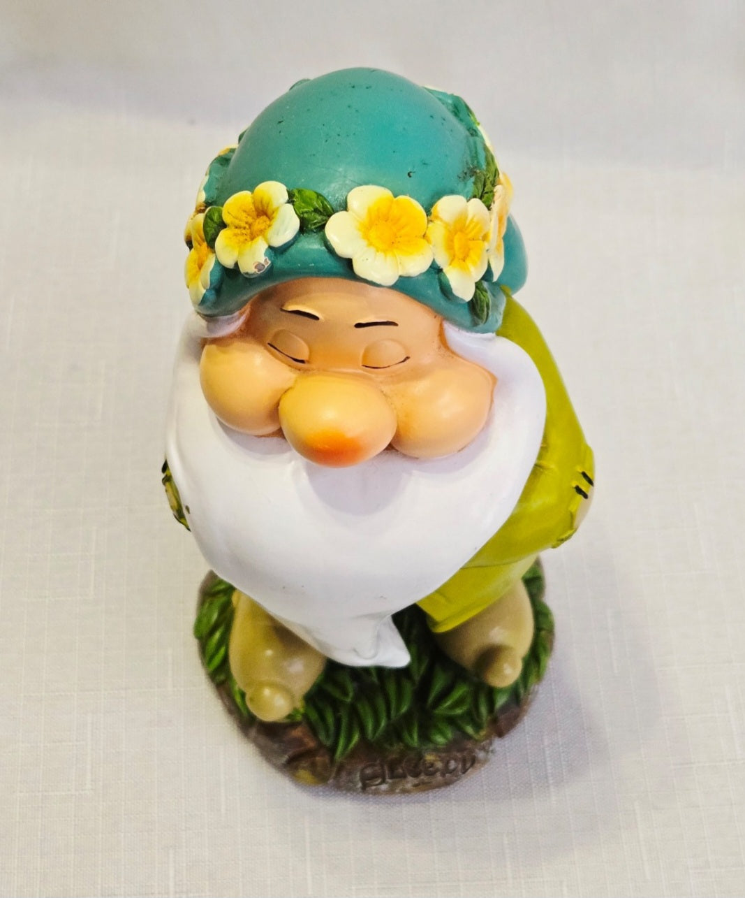 Disney Snow White & The Seven Dwarfs Sleepy Figurine 8" Resin Figure DFS Flower Crown