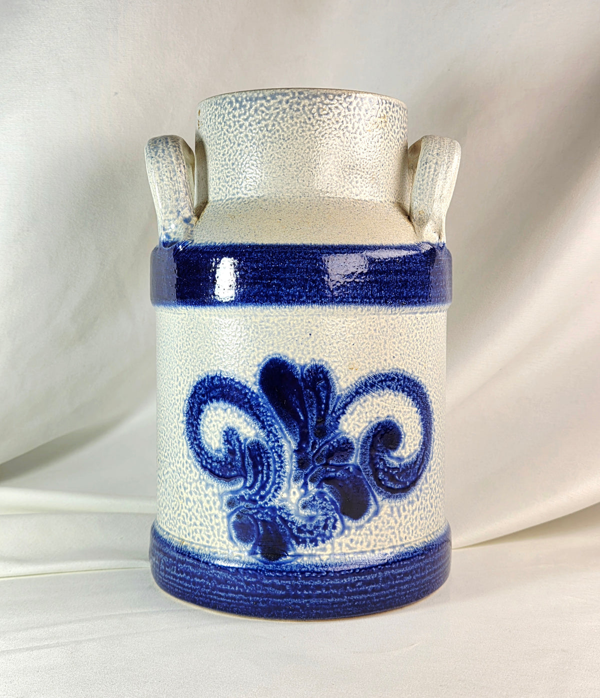 Blue & Gray Stoneware Crock Vase – Cobalt Fleur-de-Lis Double Handle Pottery