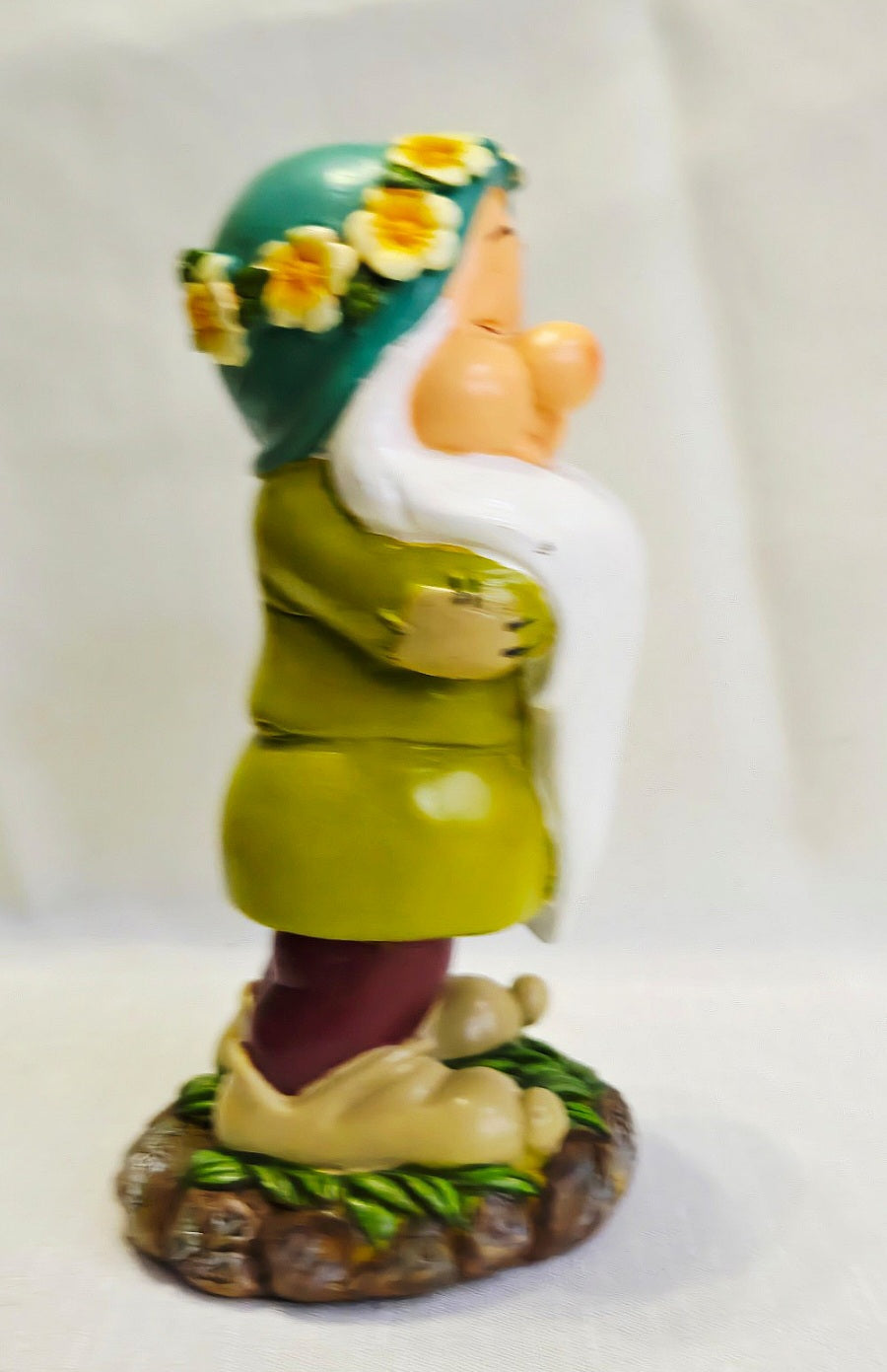 Disney Snow White & The Seven Dwarfs Sleepy Figurine 8" Resin Figure DFS Flower Crown