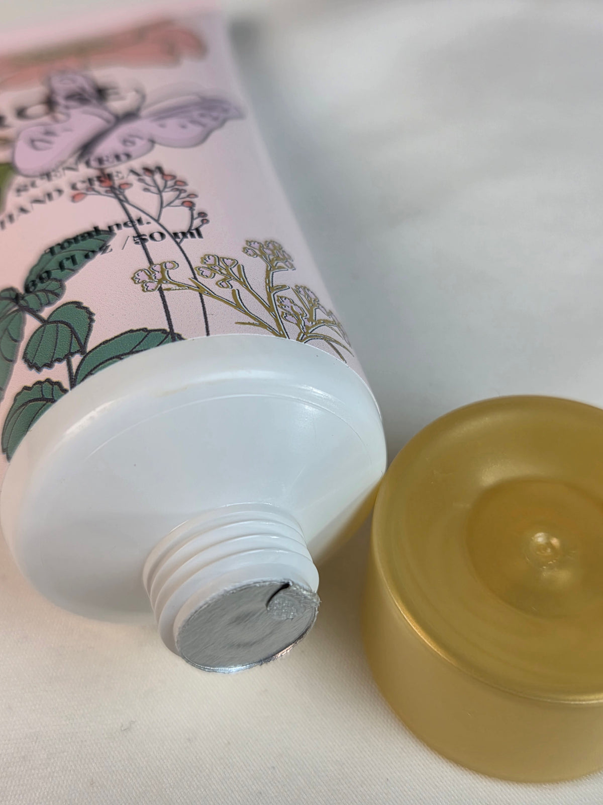 Tahari Rose Scented Hand Cream 1.69 oz 50 mL Factory Sealed Floral Moisturizer