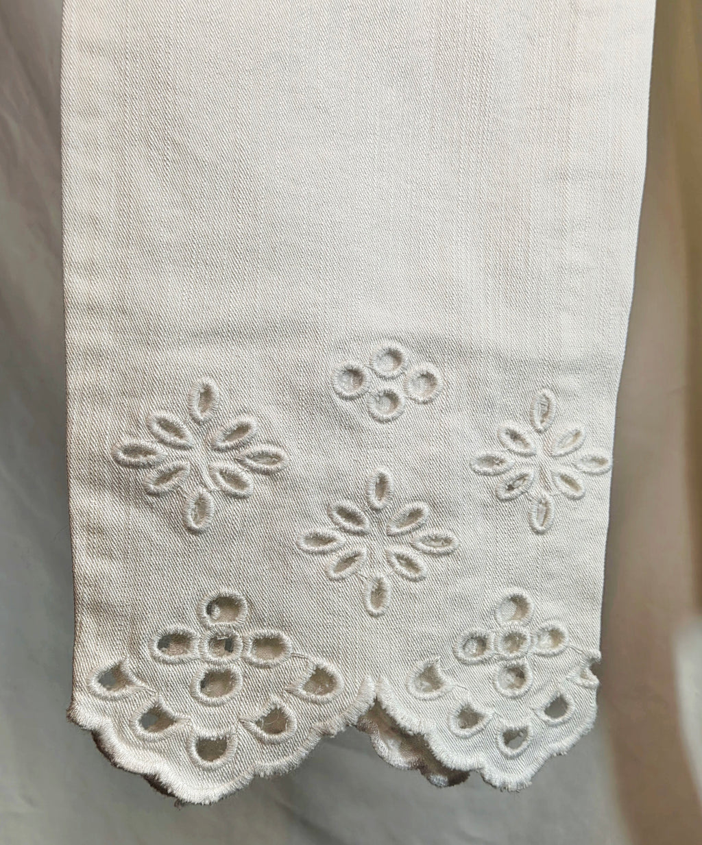 Charter Club Bristol White Eyelet Embroidered Ankle Jeans — NWT Size 6
