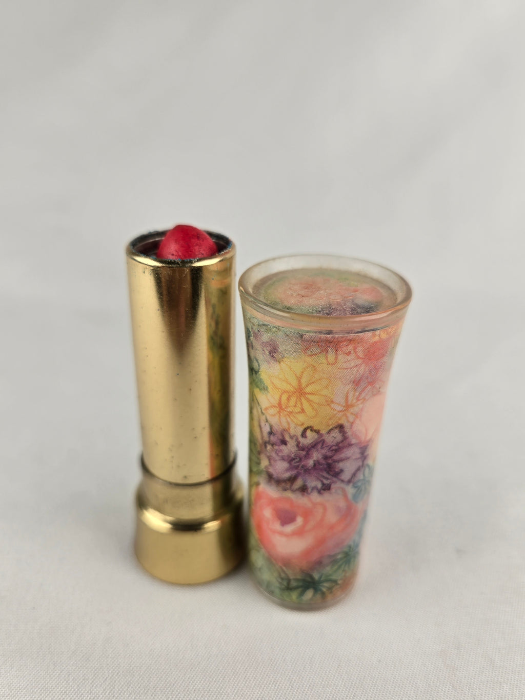 Vintage Avon “Red Commotion” Lipstick – Floral Case Gold Tube Retro Beauty Collectible