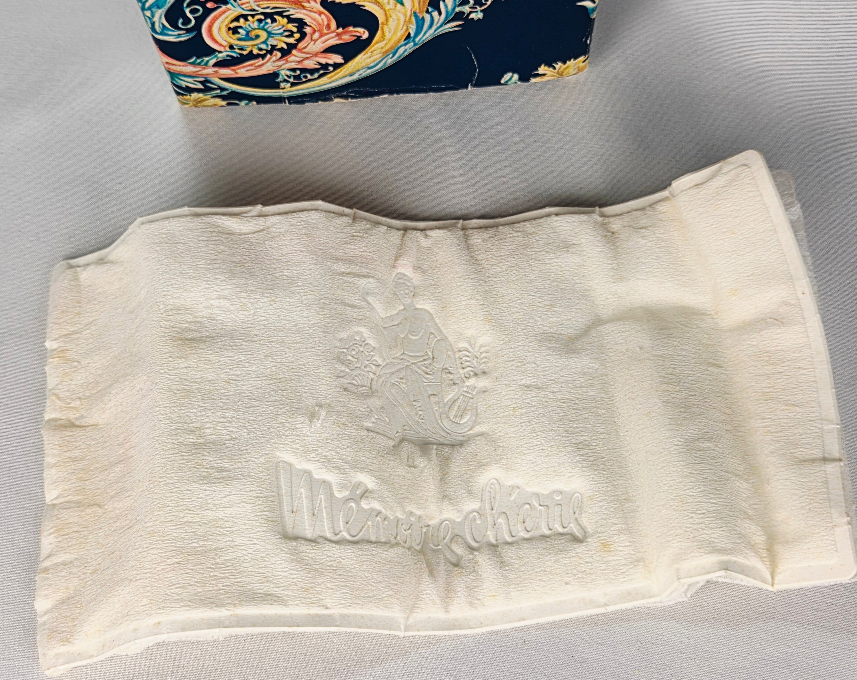 Vintage Elizabeth Arden Memoire Cherie Perfumed Bath Soap Box Soap & Scent Pad Collectible