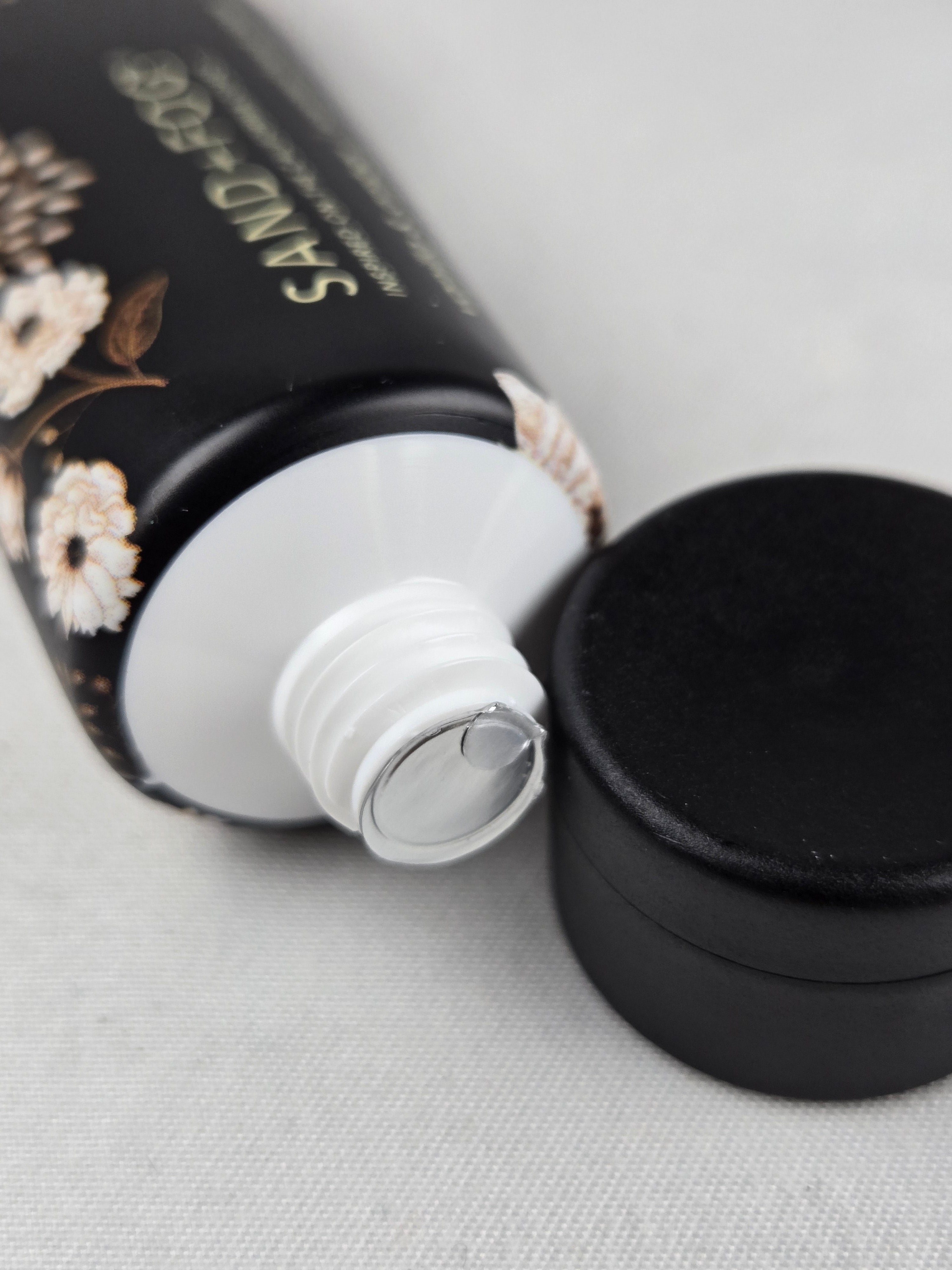 Sand + Fog Vanilla & Amber Scented Hand Cream Floral Botanical Moisturizing Hand Lotion