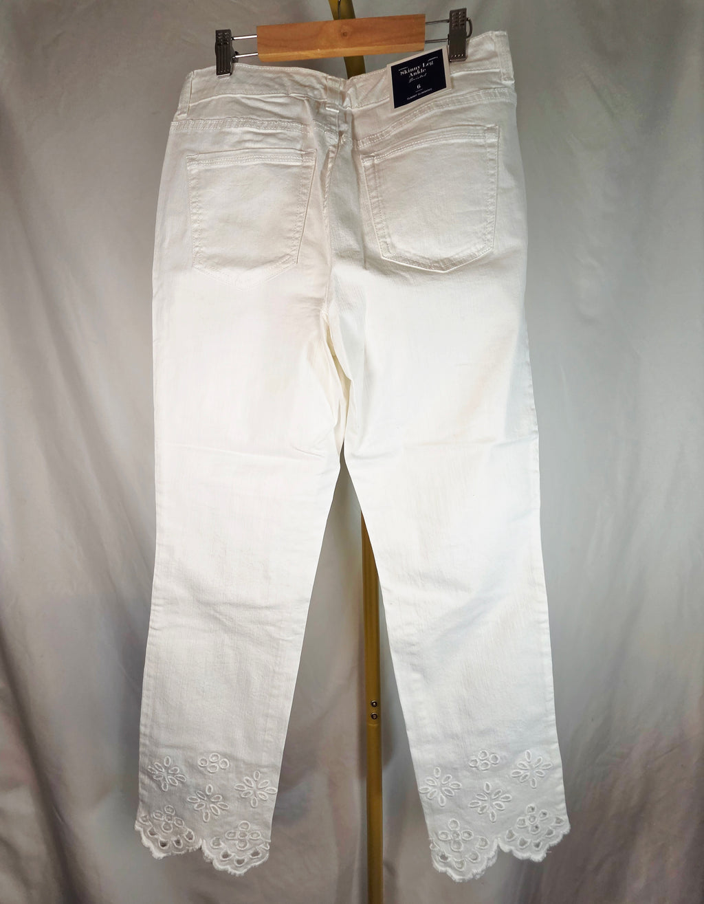 Charter Club Bristol White Eyelet Embroidered Ankle Jeans — NWT Size 6