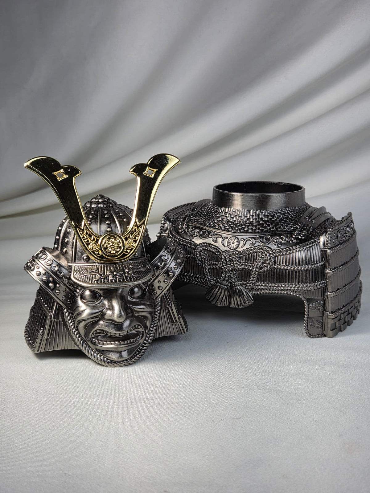 Nikka G&G Samurai Armor Whisky Bottle Cover / Kabuto Display