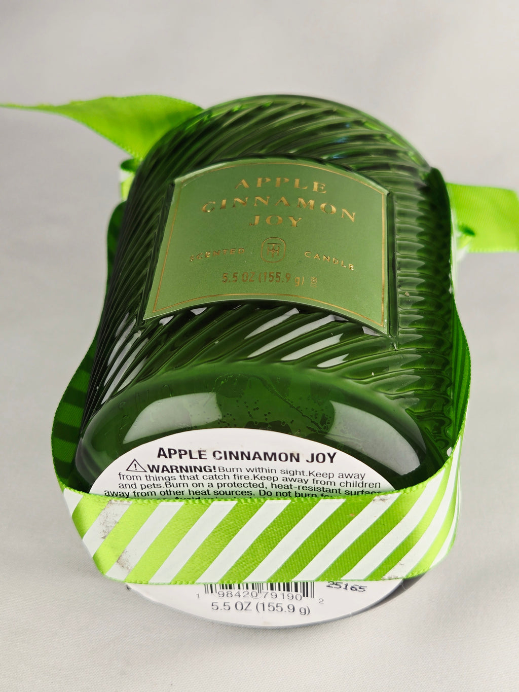 Apple Cinnamon Joy Candle – Cozy Orchard Spice in Swirled Green Glass