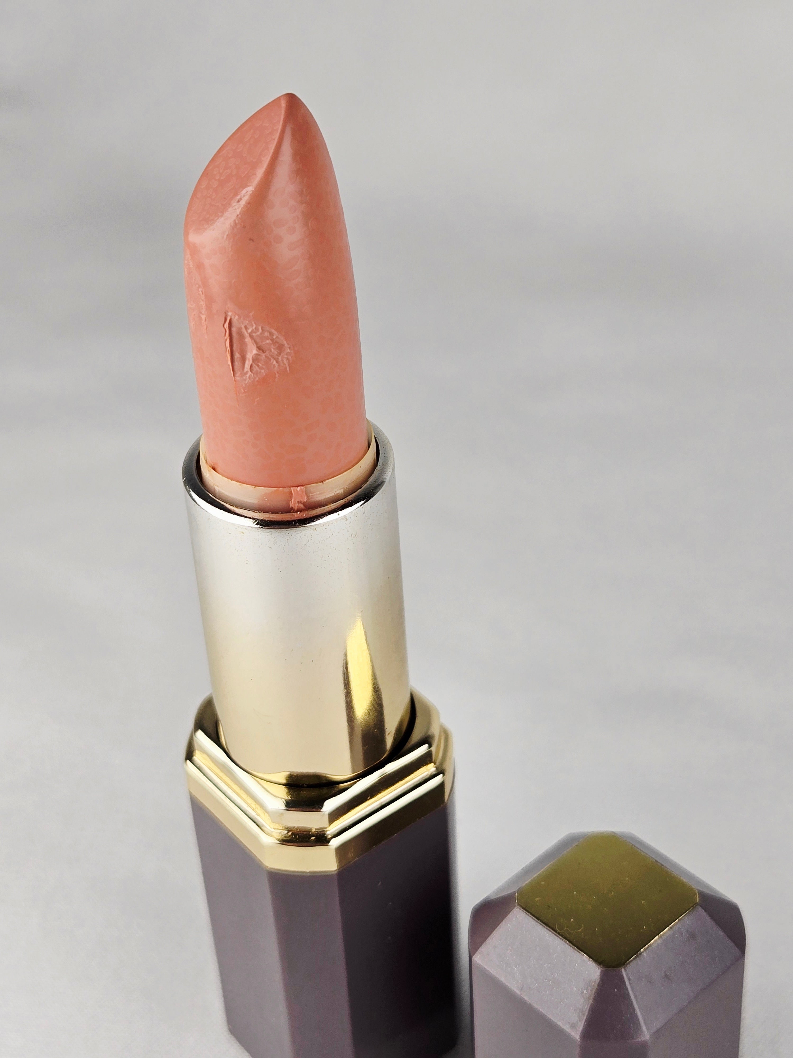 L’Oréal Colour Supreme Lipcolour “Real Mauve” – Vintage Lipstick in Faceted Mauve & Gold Case