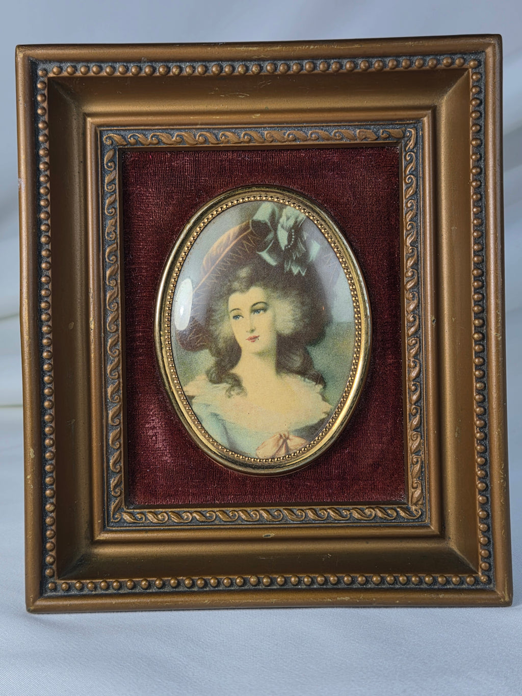 Vintage A Cameo Creation Portrait Frame – Ornate Gold Tone Burgundy Velvet 5.5"