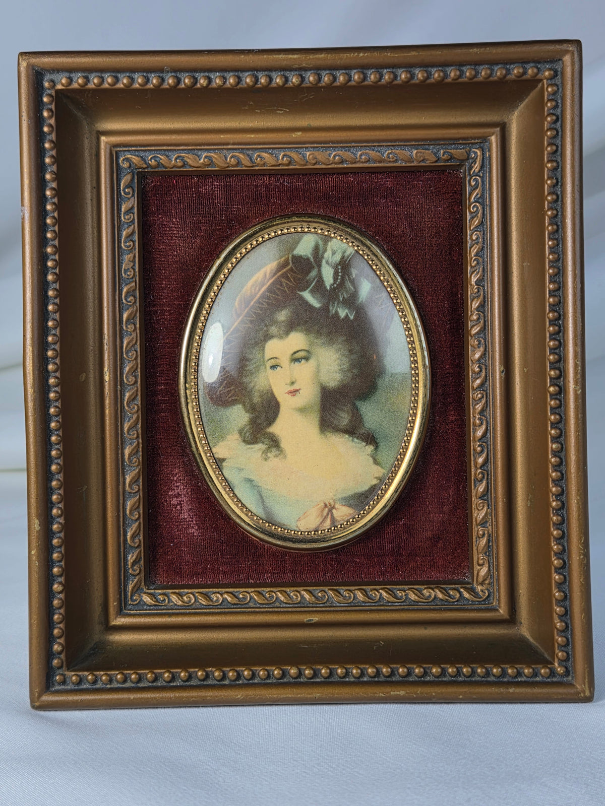 Vintage A Cameo Creation Portrait Frame – Ornate Gold Tone Burgundy Velvet 5.5"